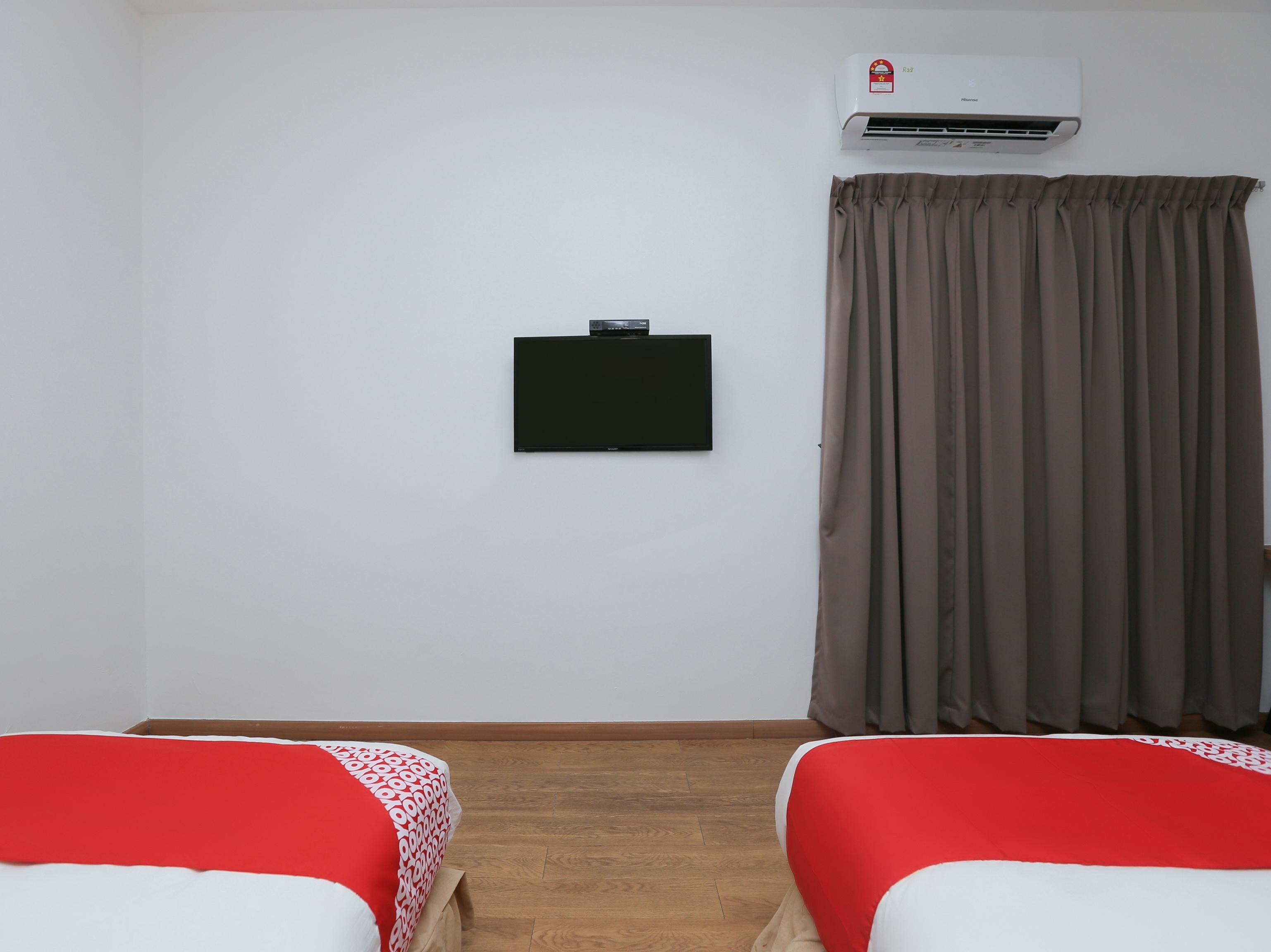 Oyo 89915 East Mount Hotel Kukup Εξωτερικό φωτογραφία