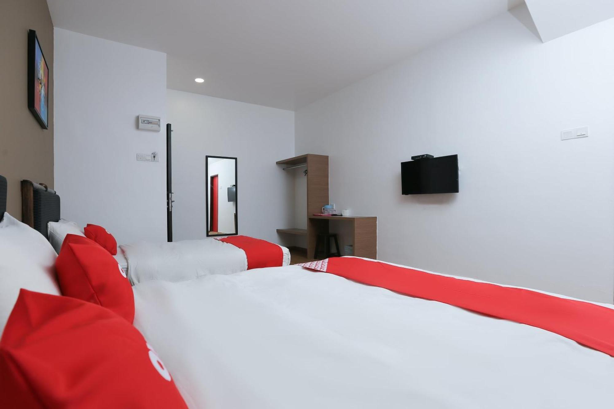 Oyo 89915 East Mount Hotel Kukup Εξωτερικό φωτογραφία