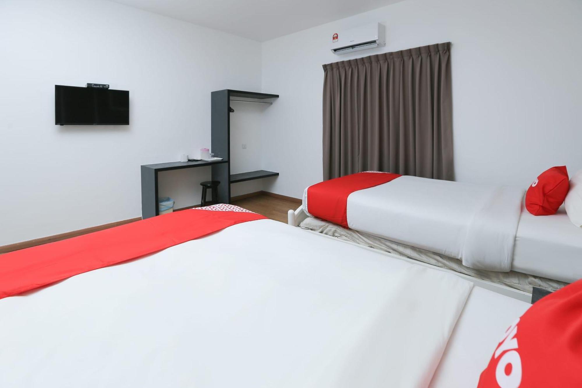 Oyo 89915 East Mount Hotel Kukup Εξωτερικό φωτογραφία