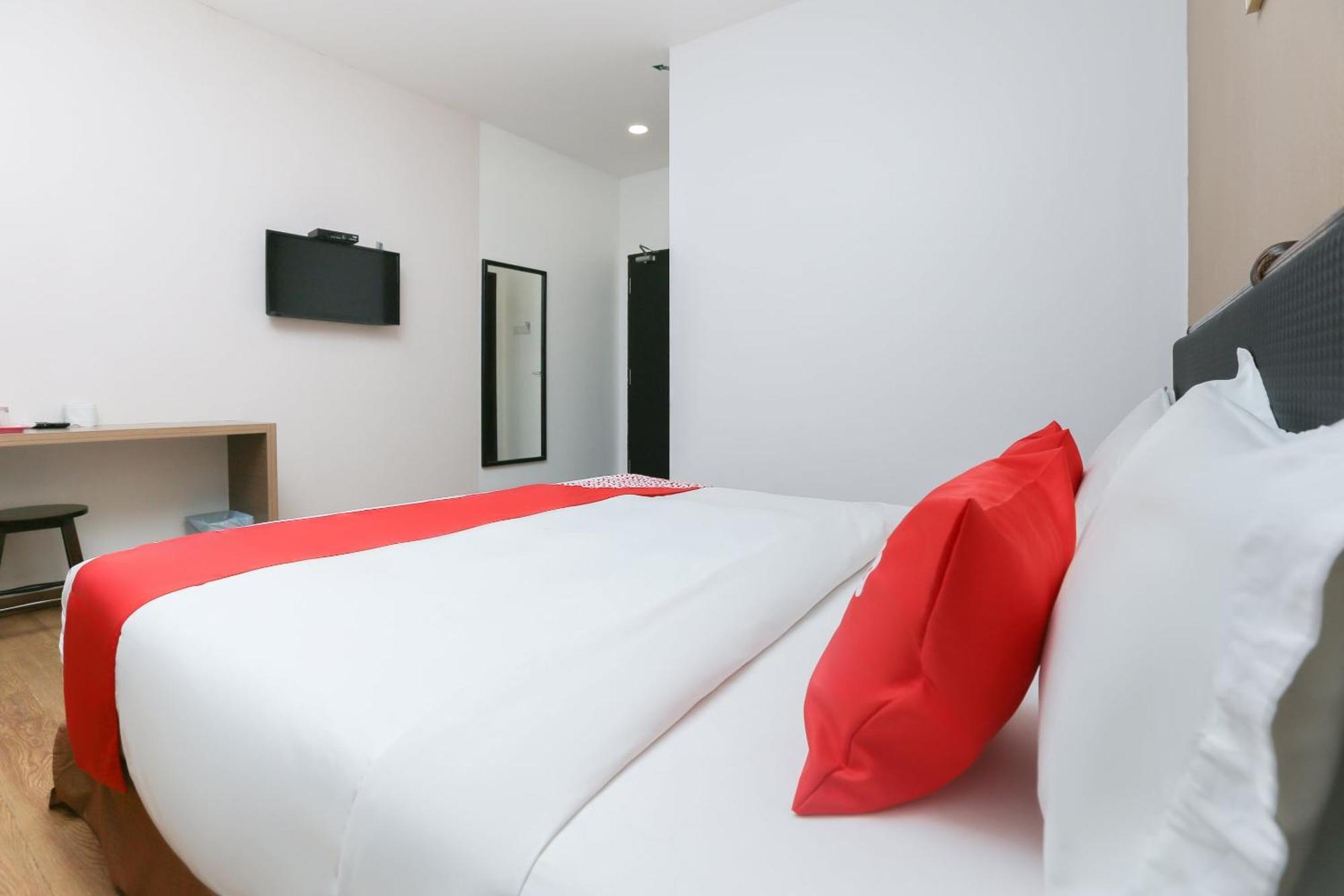 Oyo 89915 East Mount Hotel Kukup Εξωτερικό φωτογραφία