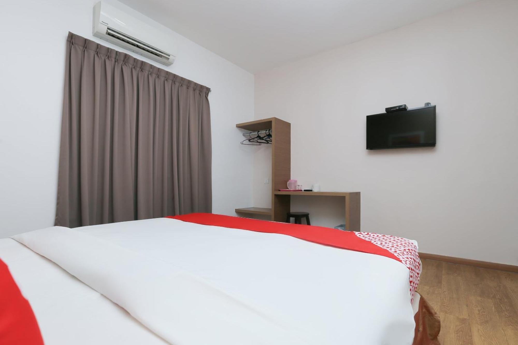Oyo 89915 East Mount Hotel Kukup Εξωτερικό φωτογραφία