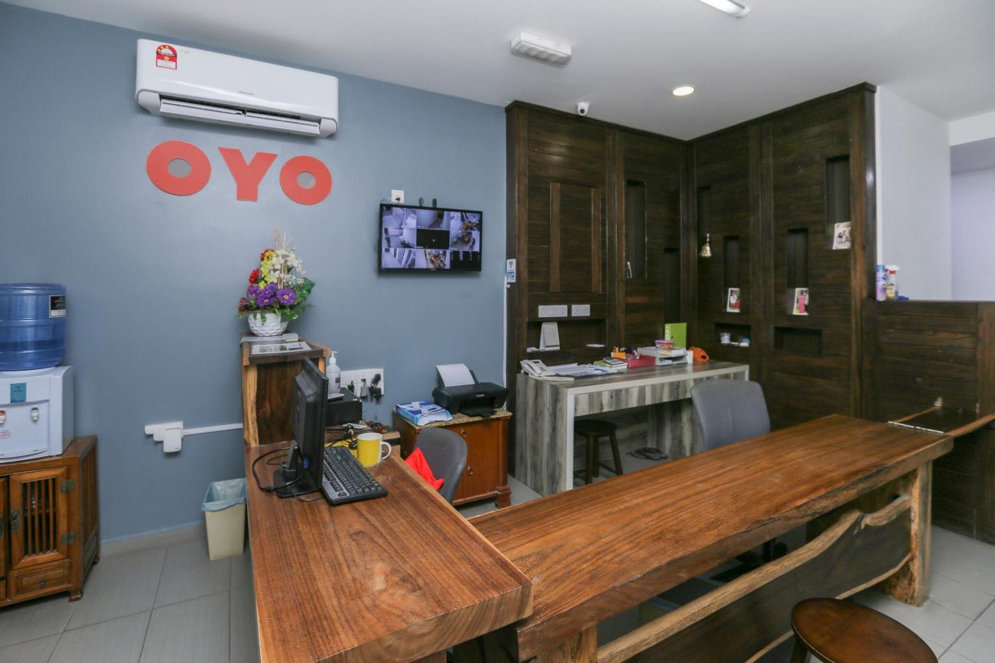 Oyo 89915 East Mount Hotel Kukup Εξωτερικό φωτογραφία