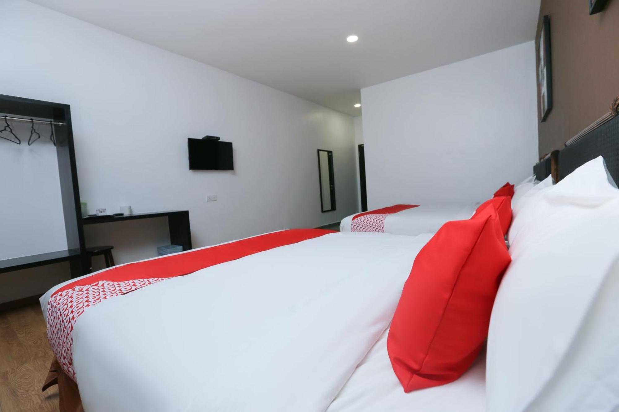 Oyo 89915 East Mount Hotel Kukup Εξωτερικό φωτογραφία