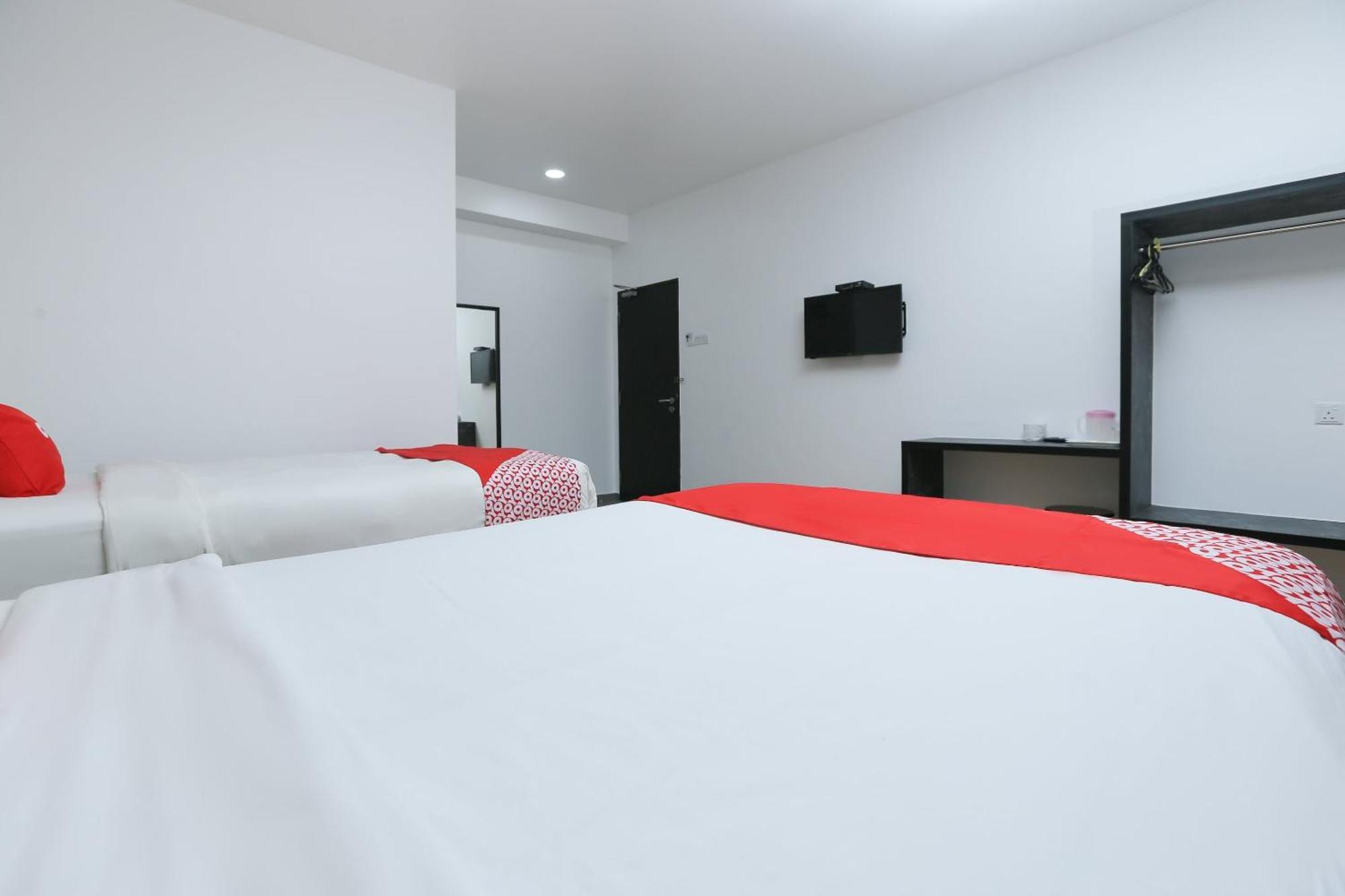 Oyo 89915 East Mount Hotel Kukup Εξωτερικό φωτογραφία